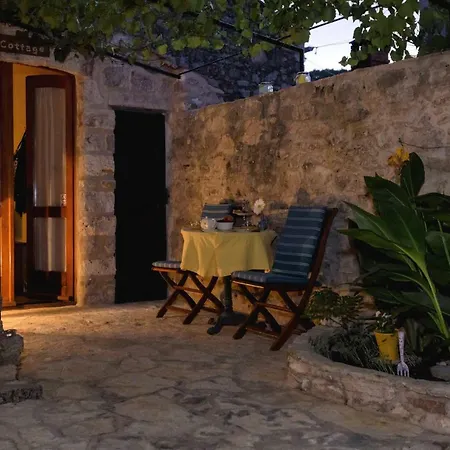 בית נופש Stone House And Clio *