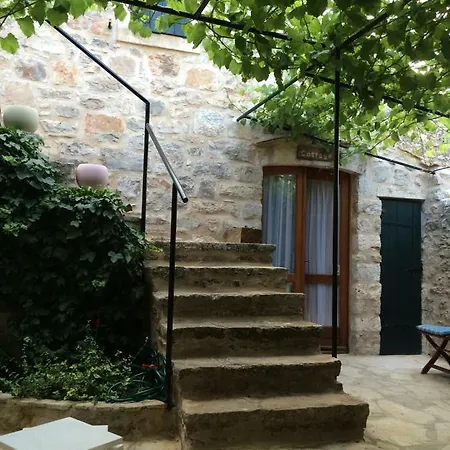 בית נופש Stone House And Clio *