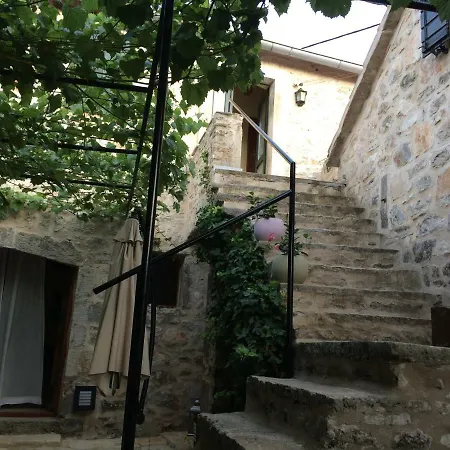 Stone House And Clio בית נופש *