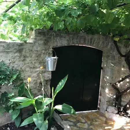 Stone House And Clio בית נופש