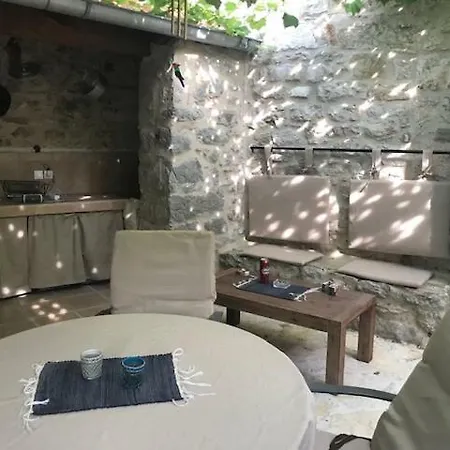 בית נופש Stone House And Clio *