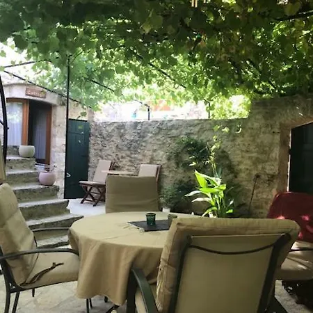 Stone House And Clio * Vrbanj